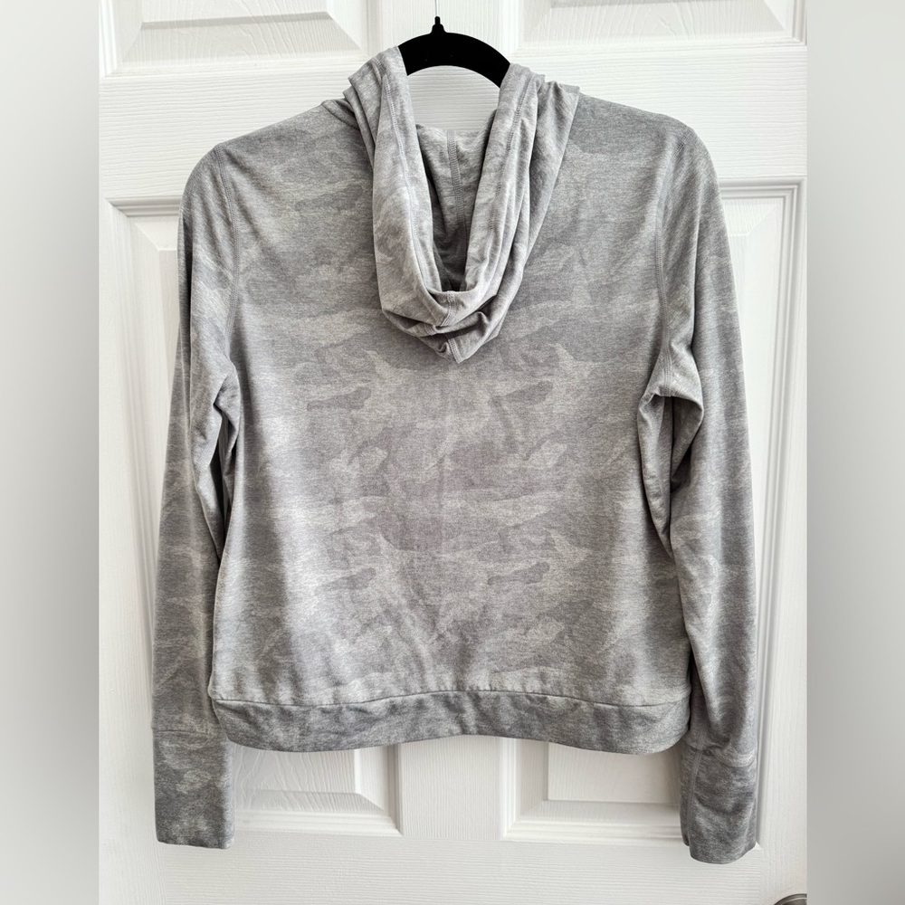 Vuori XS Gray Camo Lightweight Pullover Hoodie - Picture 2 of 5